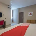 Oyo 1679 Hotel Century Makassar