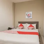 Oyo 1679 Hotel Century Makassar