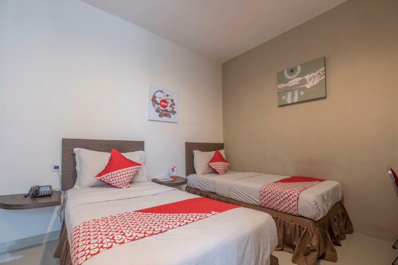 Hotel Oyo 1679 Century Makassar