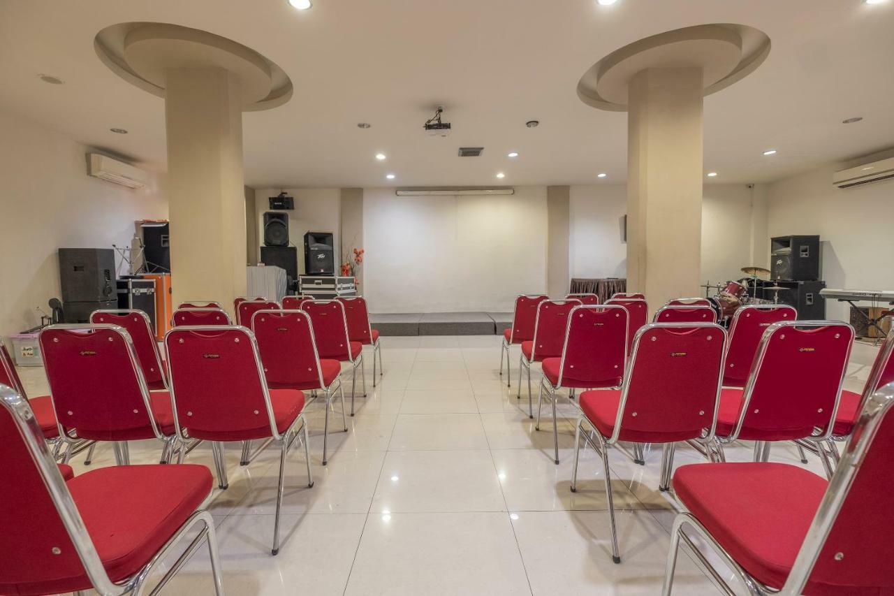 Oyo 1679 Century Hotel