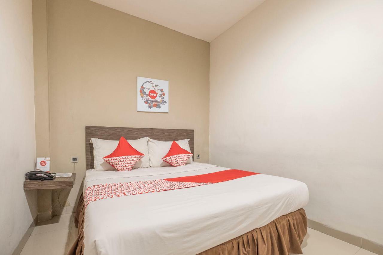 Oyo 1679 Century Hotel Makassar