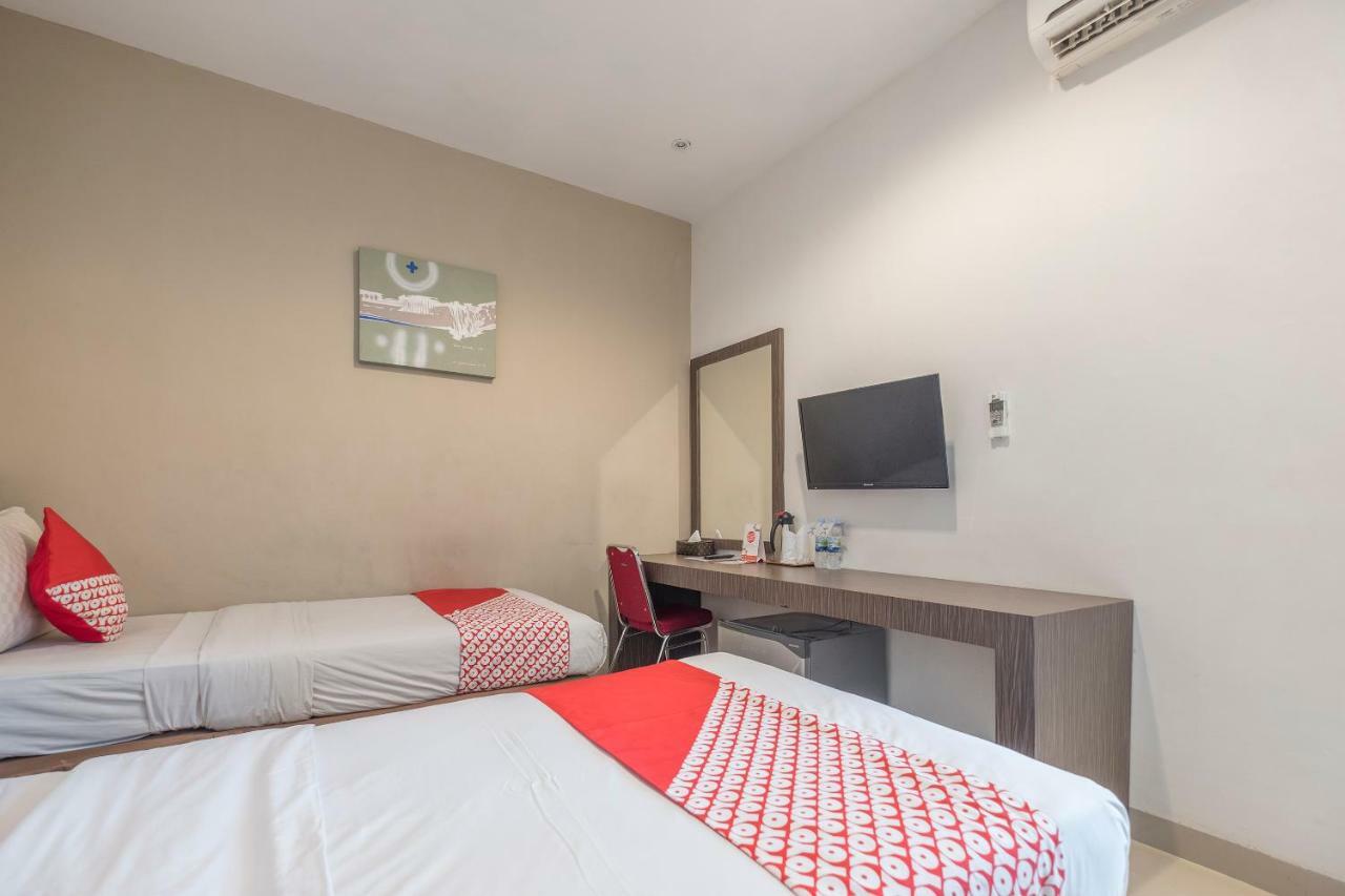 Oyo 1679 Century Hotel Makassar